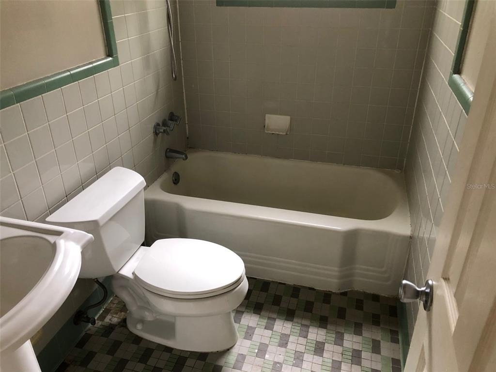 304 Nw 36th Street - Photo 3
