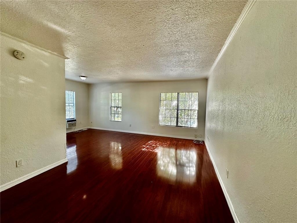 110 N Mills Avenue - Photo 5