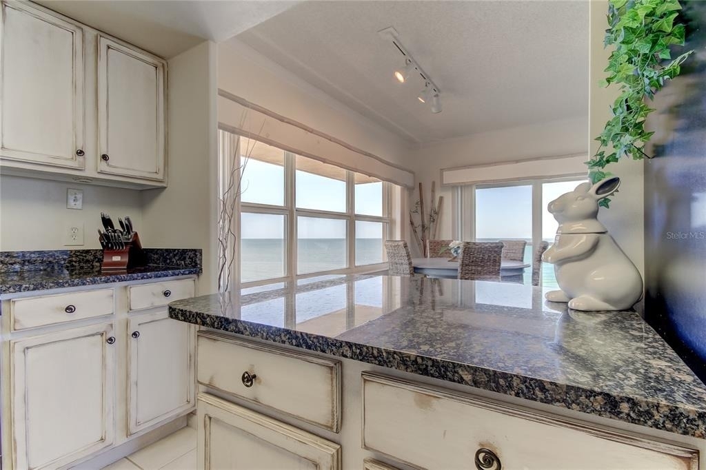 880 Mandalay Avenue - Photo 23