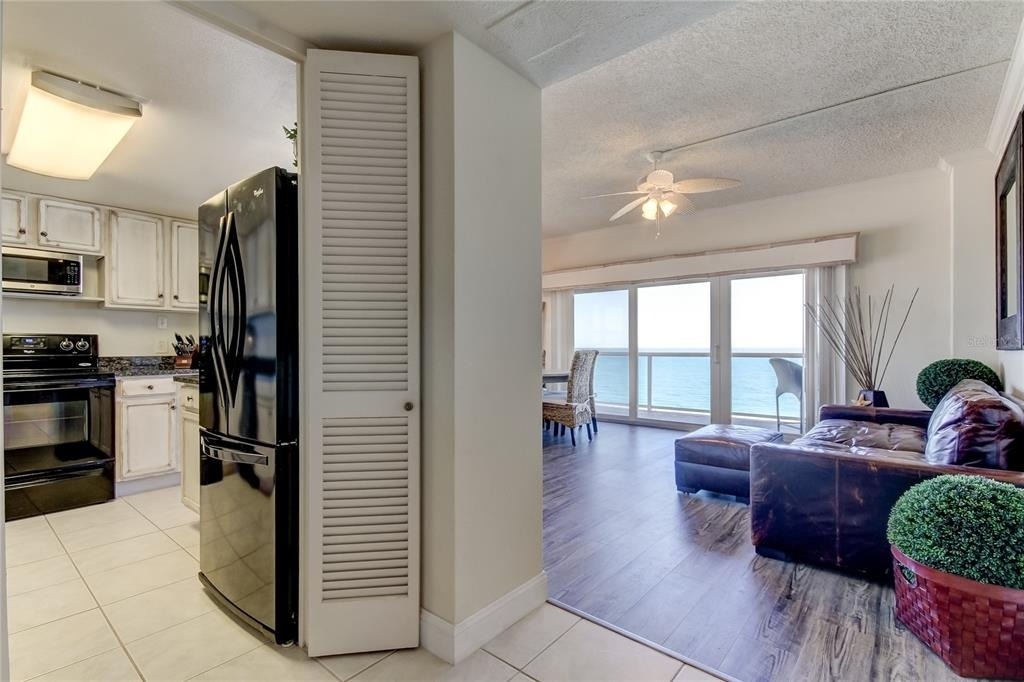 880 Mandalay Avenue - Photo 14