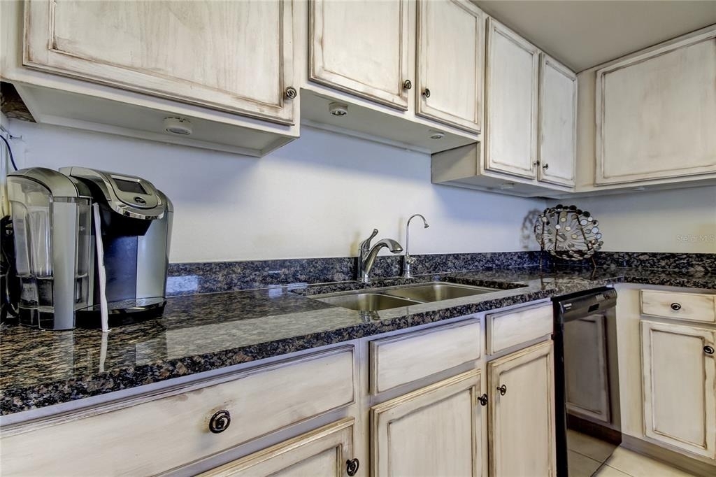 880 Mandalay Avenue - Photo 24