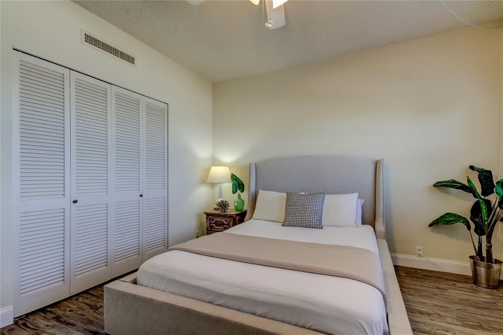880 Mandalay Avenue - Photo 11