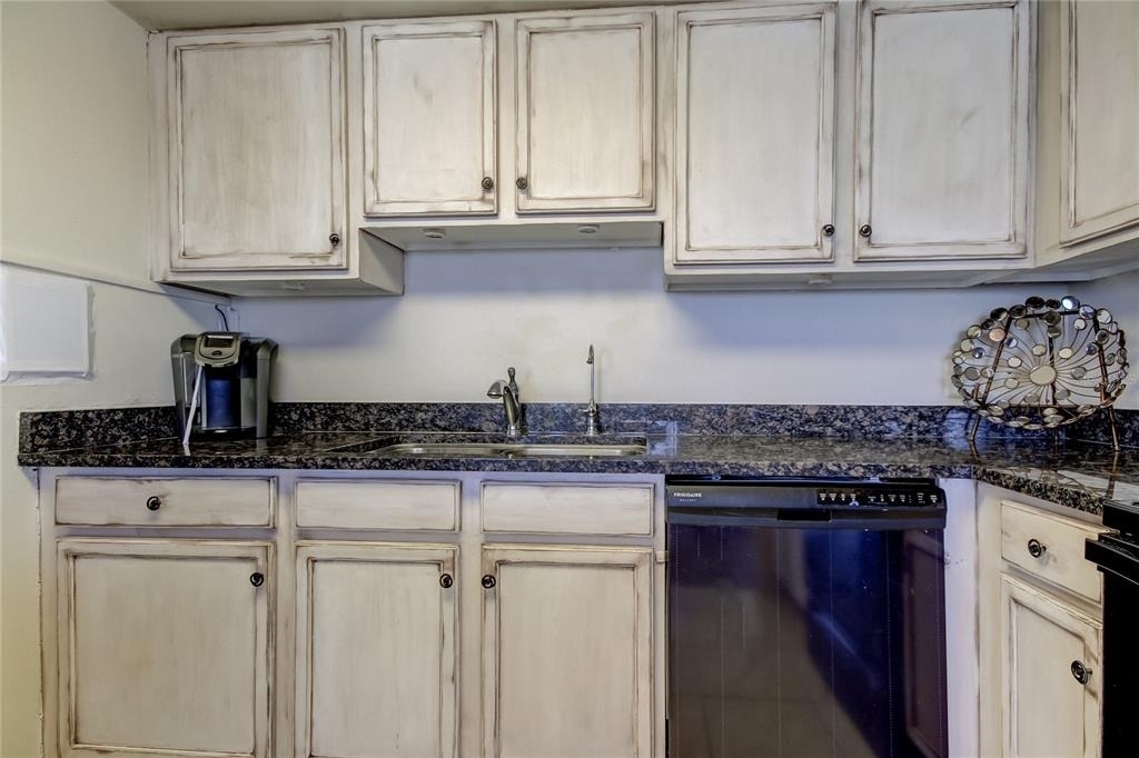 880 Mandalay Avenue - Photo 21