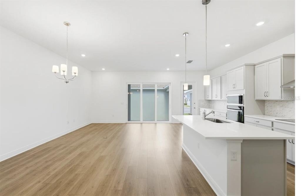 16453 Hamlin View Street - Photo 5