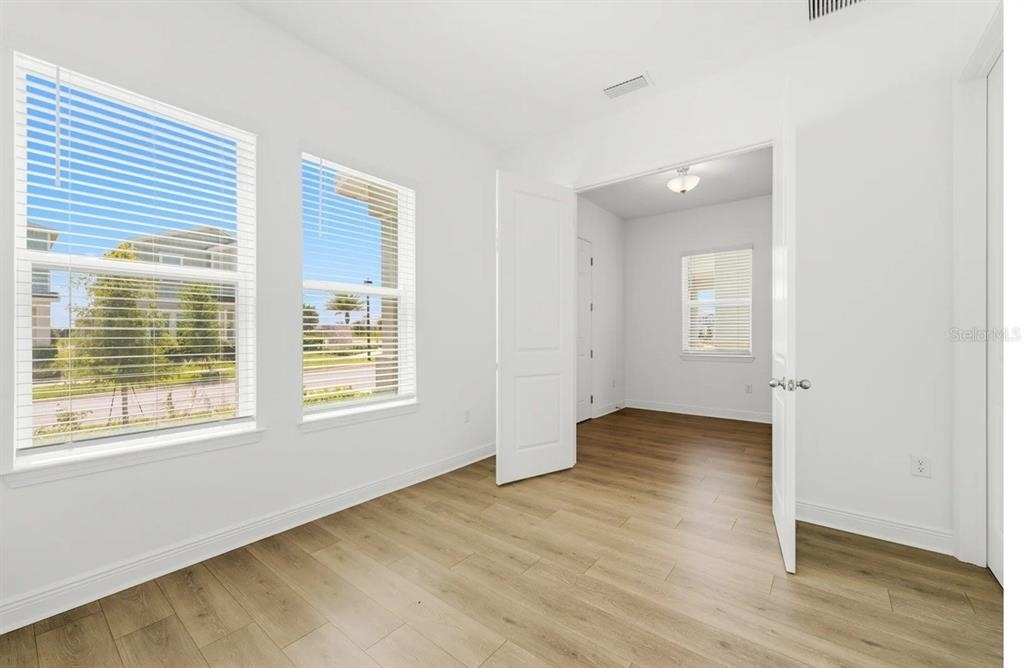 16453 Hamlin View Street - Photo 3