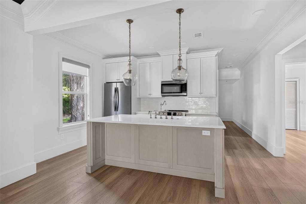 1225 E Amelia Street - Photo 9