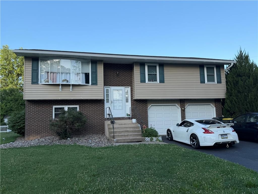 227 Burrell Boulevard - Photo 0