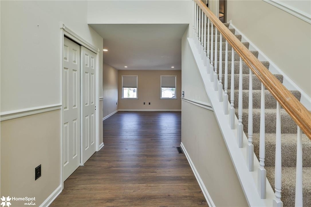 124 Stephanie Drive - Photo 2