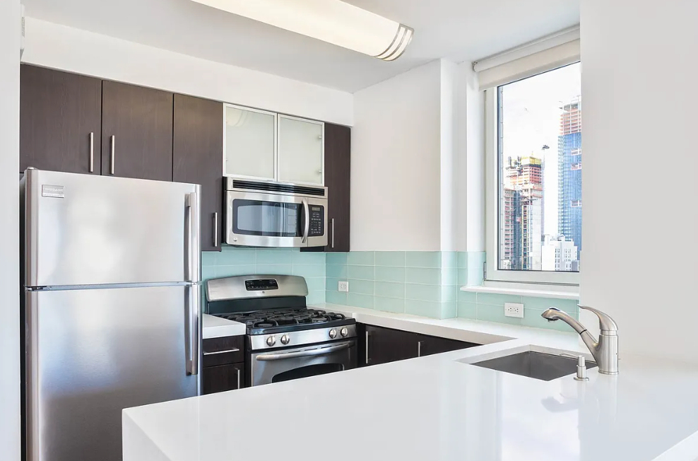 350 West 37th Street - Photo 1