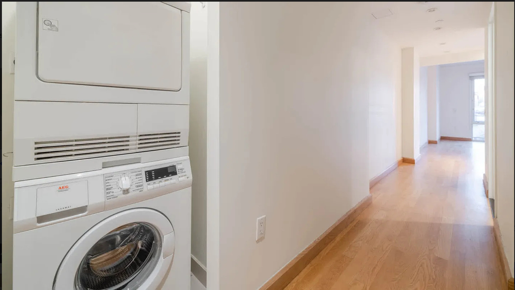 West 37th Street - Photo 11