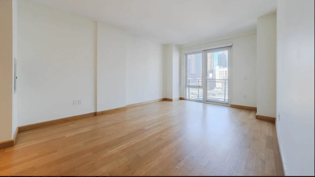 West 37th Street - Photo 7
