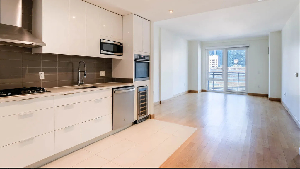 West 37th Street - Photo 1