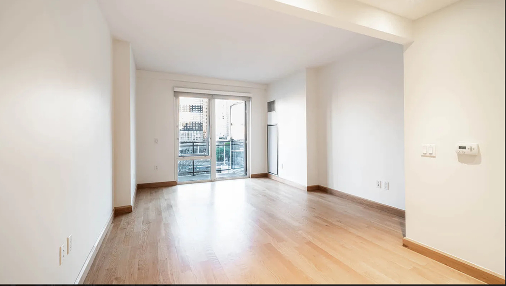 West 37th Street - Photo 8