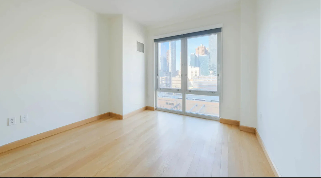 West 37th Street - Photo 12