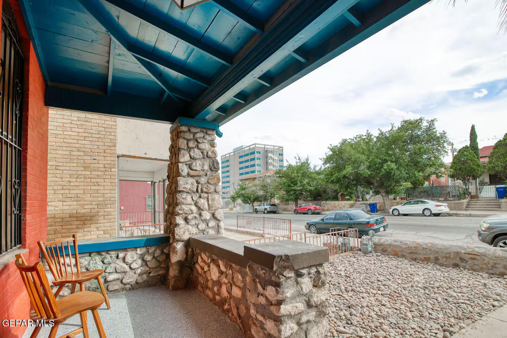 1214 N Kansas Street - Photo 0