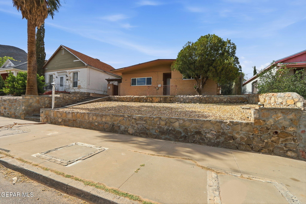 2413 Copper Avenue - Photo 2