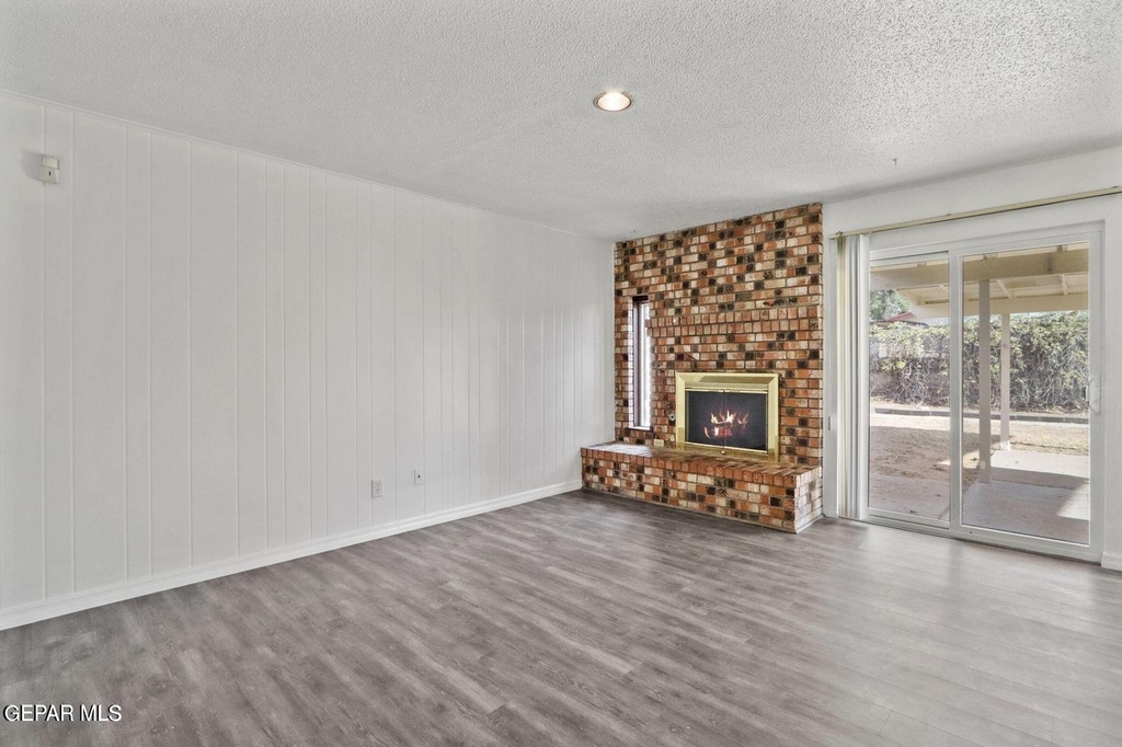 10222 Dunbarton Drive - Photo 2