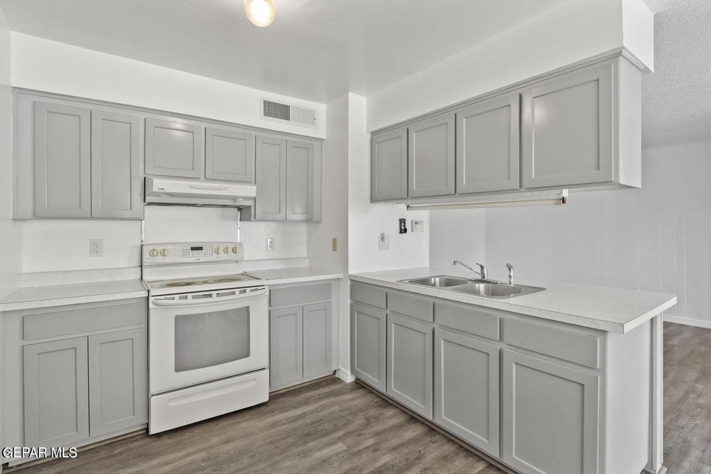 10222 Dunbarton Drive - Photo 5