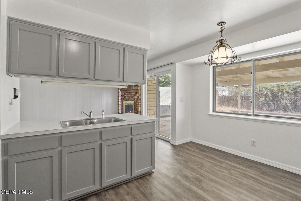 10222 Dunbarton Drive - Photo 4