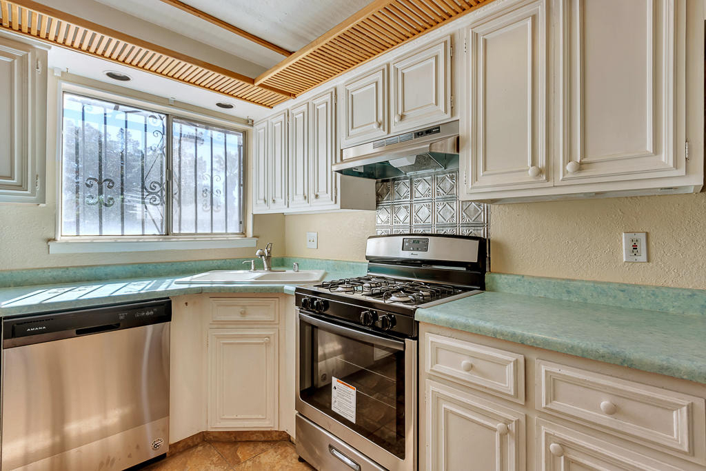 301 Los Nietos Court - Photo 11