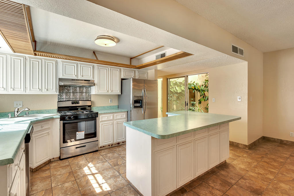 301 Los Nietos Court - Photo 9