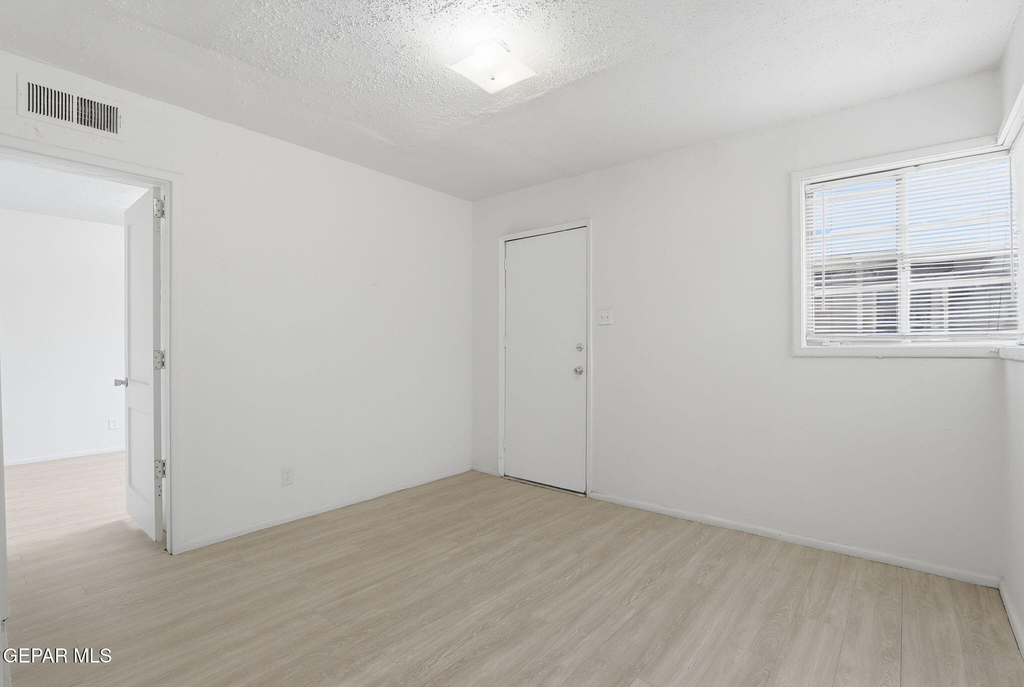 3912 Kemp Avenue - Photo 3