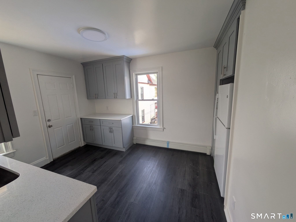 200 Ogden Street - Photo 4