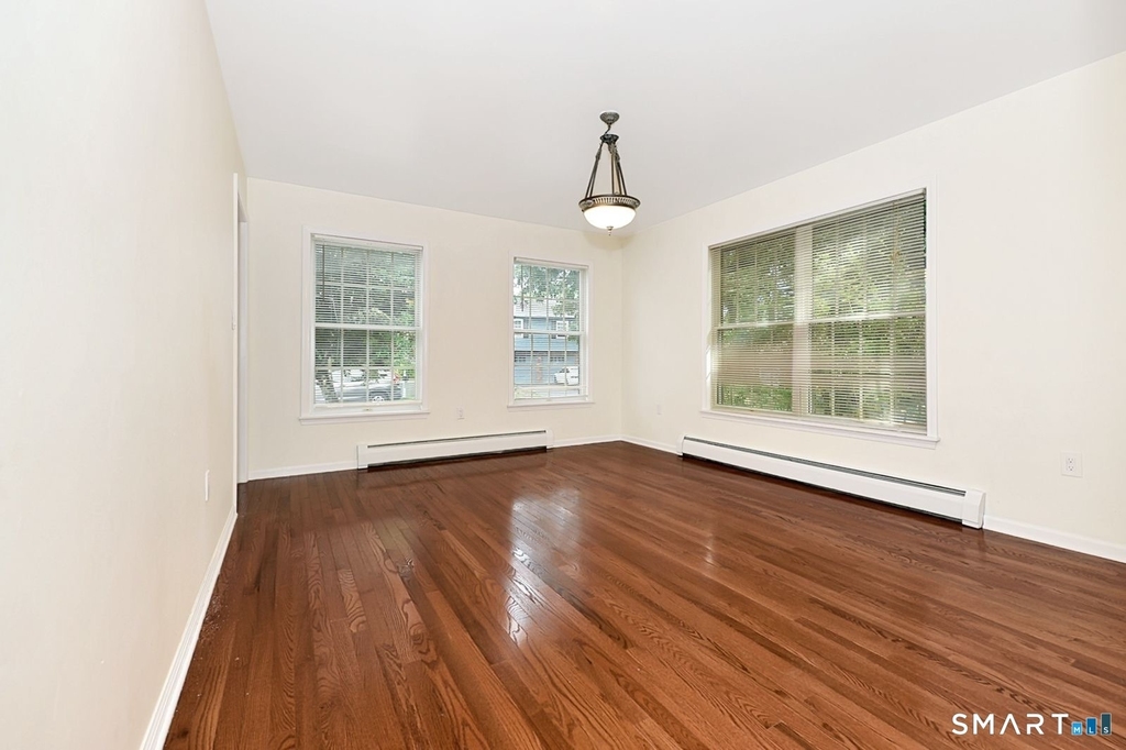5 Moody Avenue - Photo 8