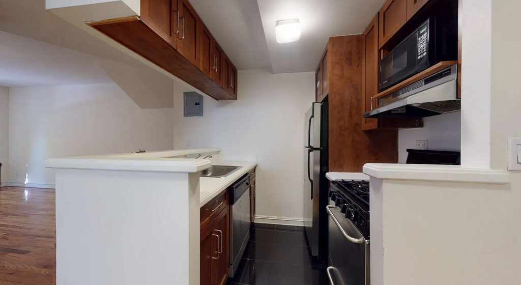 440 East 78th Street - Photo 8