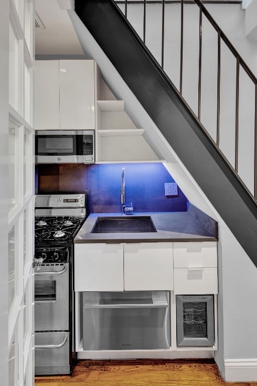 East 13th Street - Photo 4