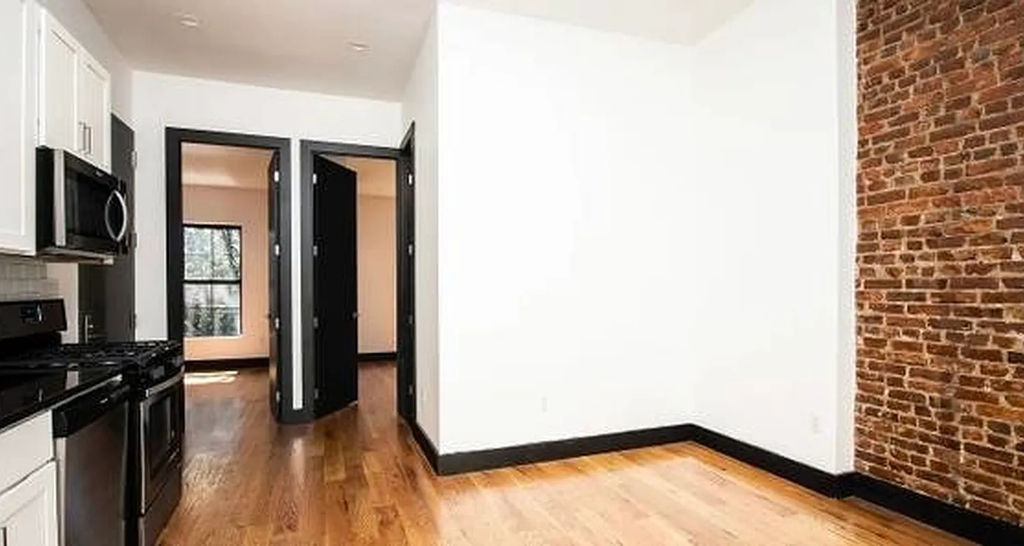 758 Putnam Avenue - Photo 4