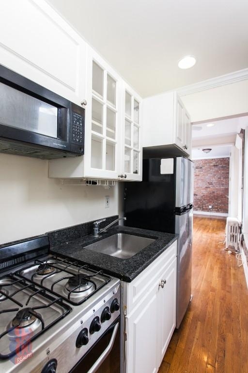East 13th Street - Photo 5