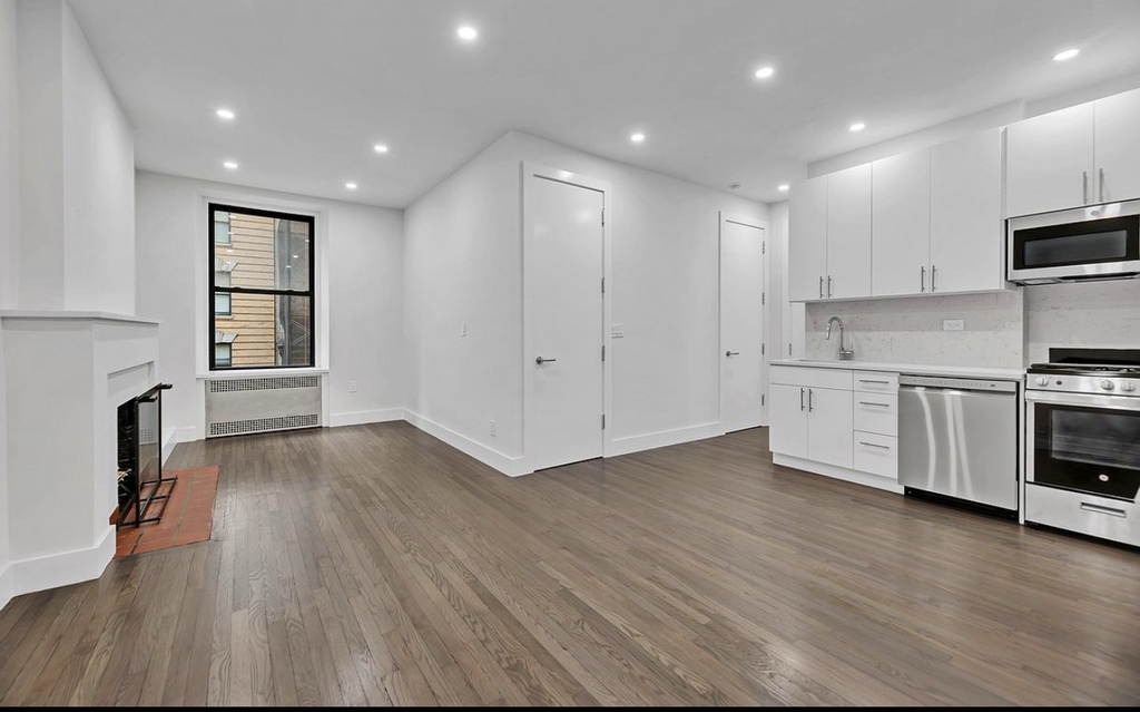 121 Madison Avenue - Photo 0