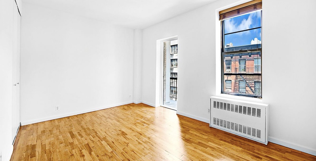 226 East 25th Street - Photo 3