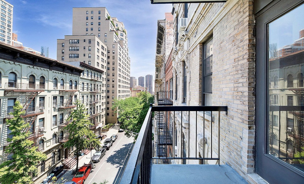226 East 25th Street - Photo 5