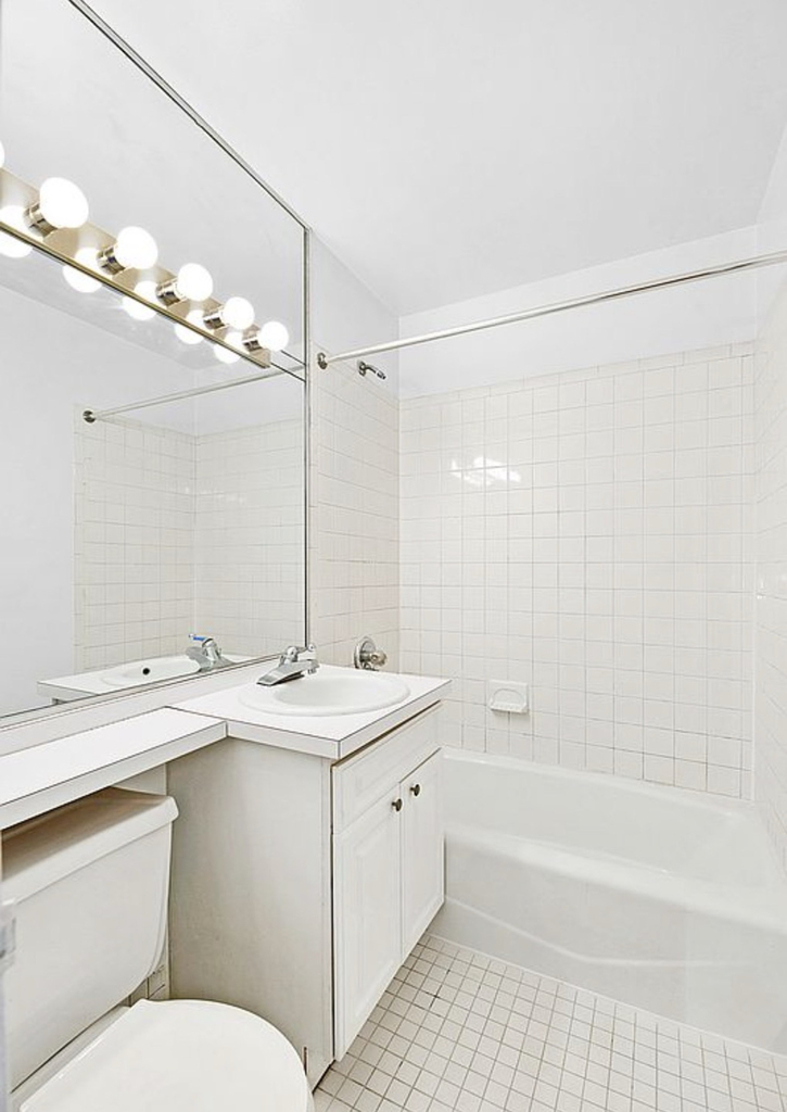 226 East 25th Street - Photo 4
