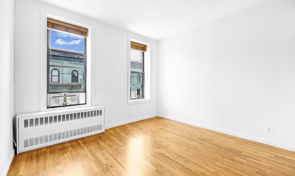 226 East 25th Street - Photo 2