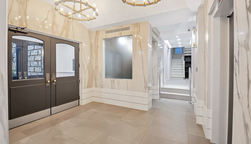 226 East 70th Street - Photo 9
