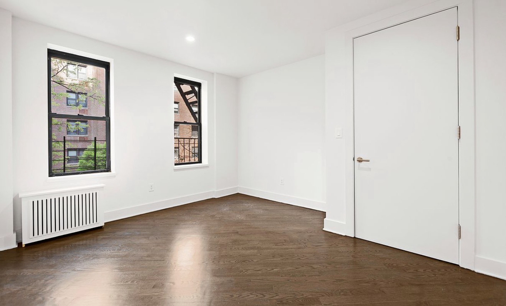 226 East 70th Street - Photo 3