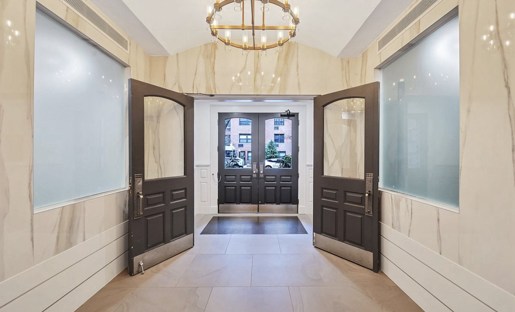226 East 70th Street - Photo 8