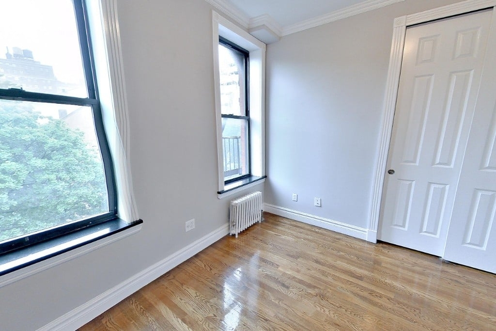 Mott Street - Photo 3