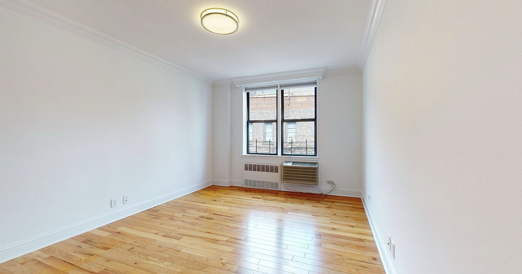 305 West 13th Street - Photo 4
