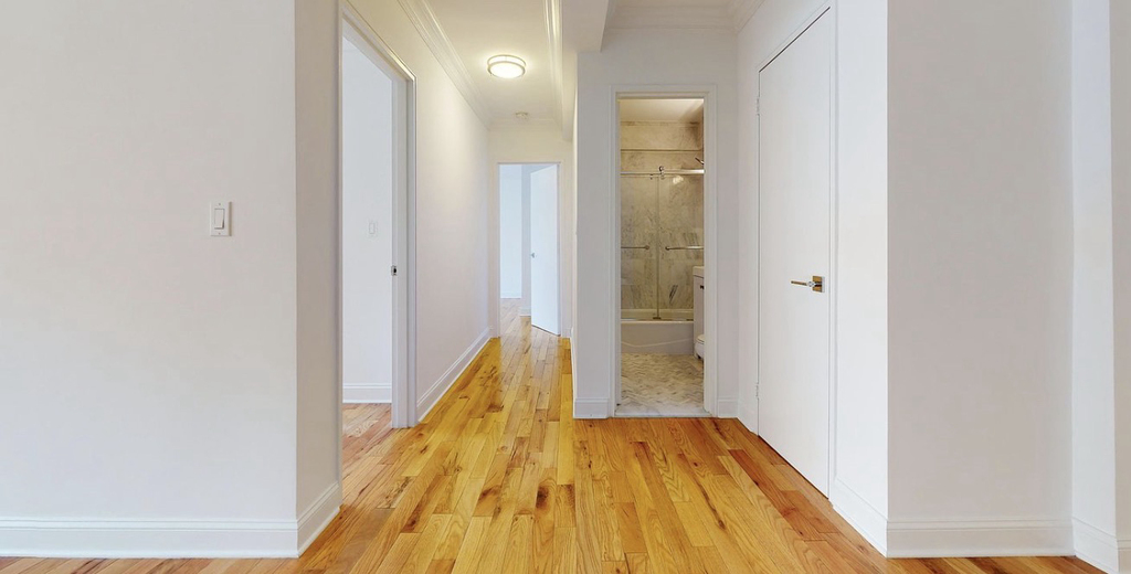 305 West 13th Street - Photo 1