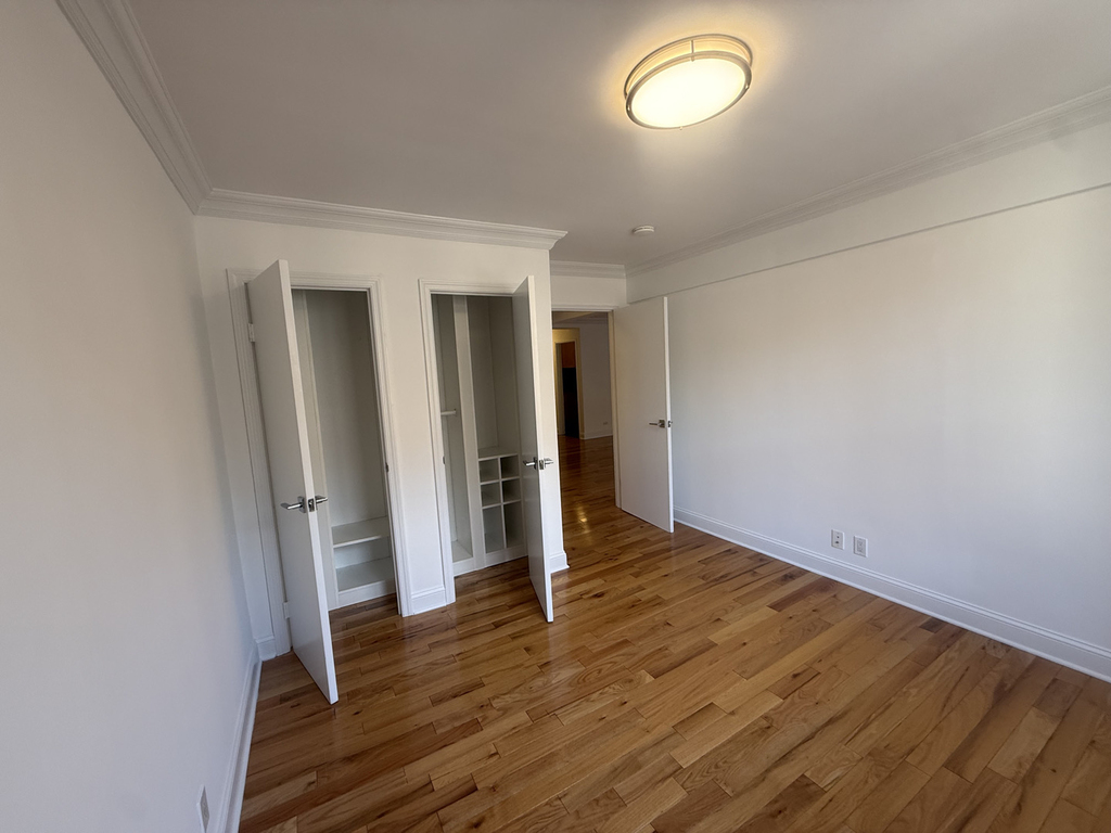 305 West 13th Street - Photo 14
