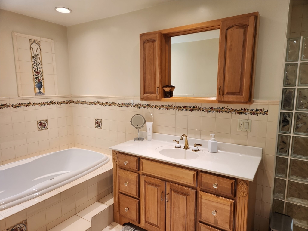 77 Riverside Drive - Photo 18
