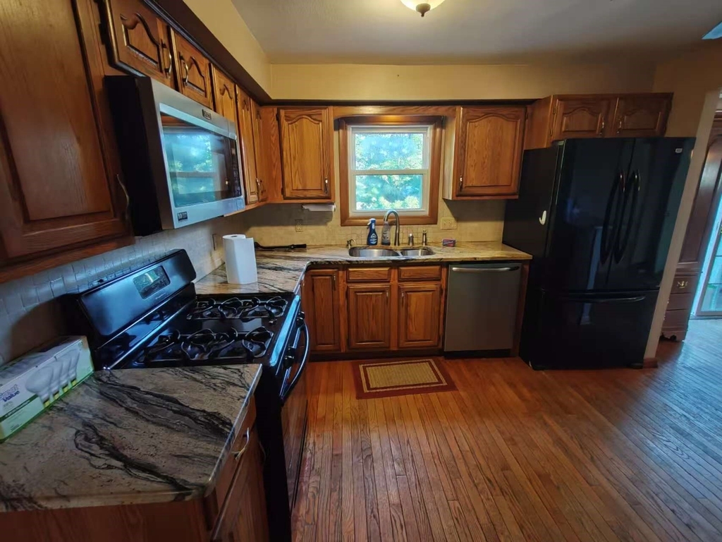 2028 Kim Drive - Photo 3