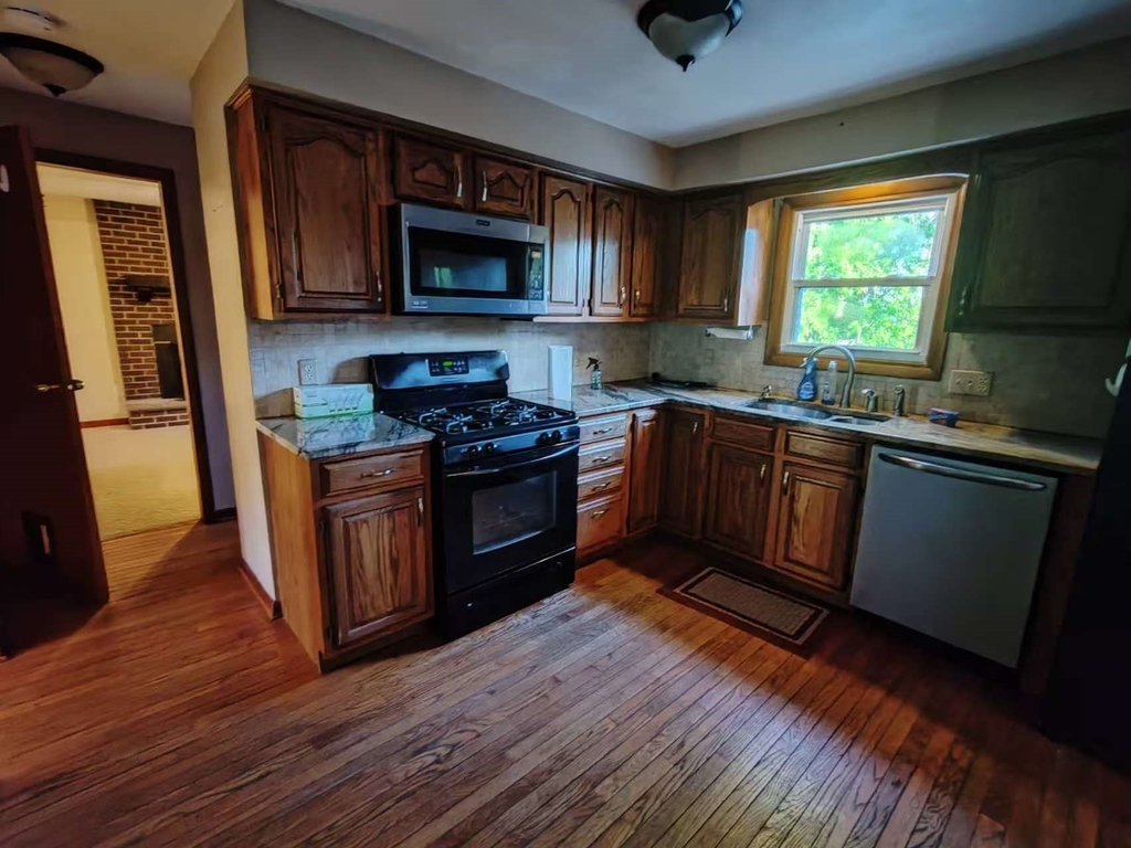 2028 Kim Drive - Photo 2