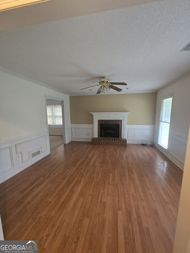 3490 Runnymeade Drive - Photo 2