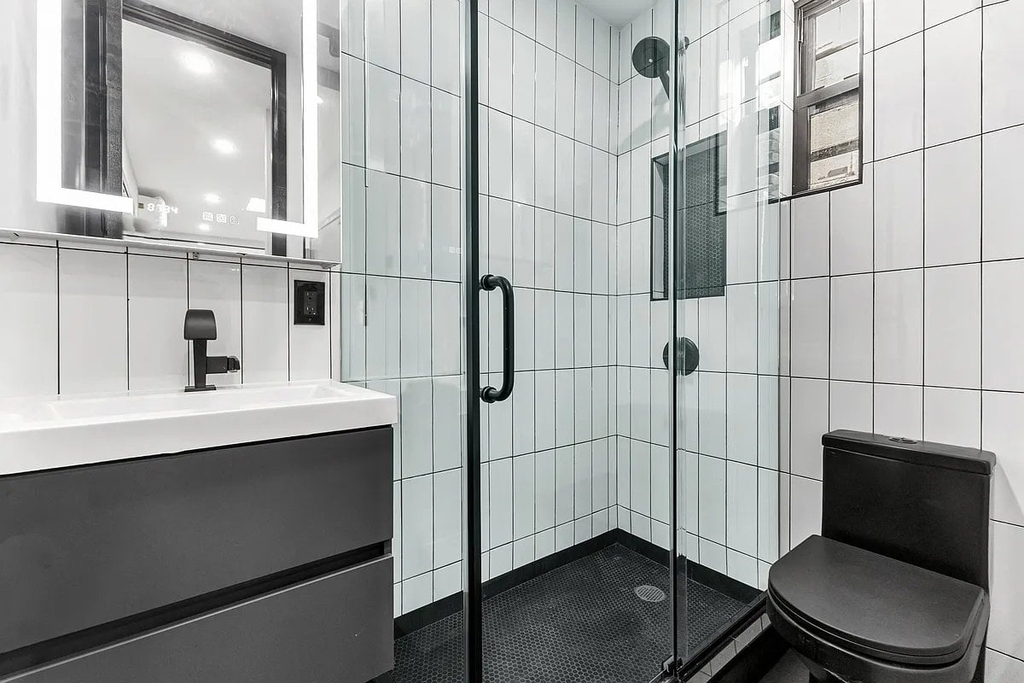 West 52nd Street - Photo 1