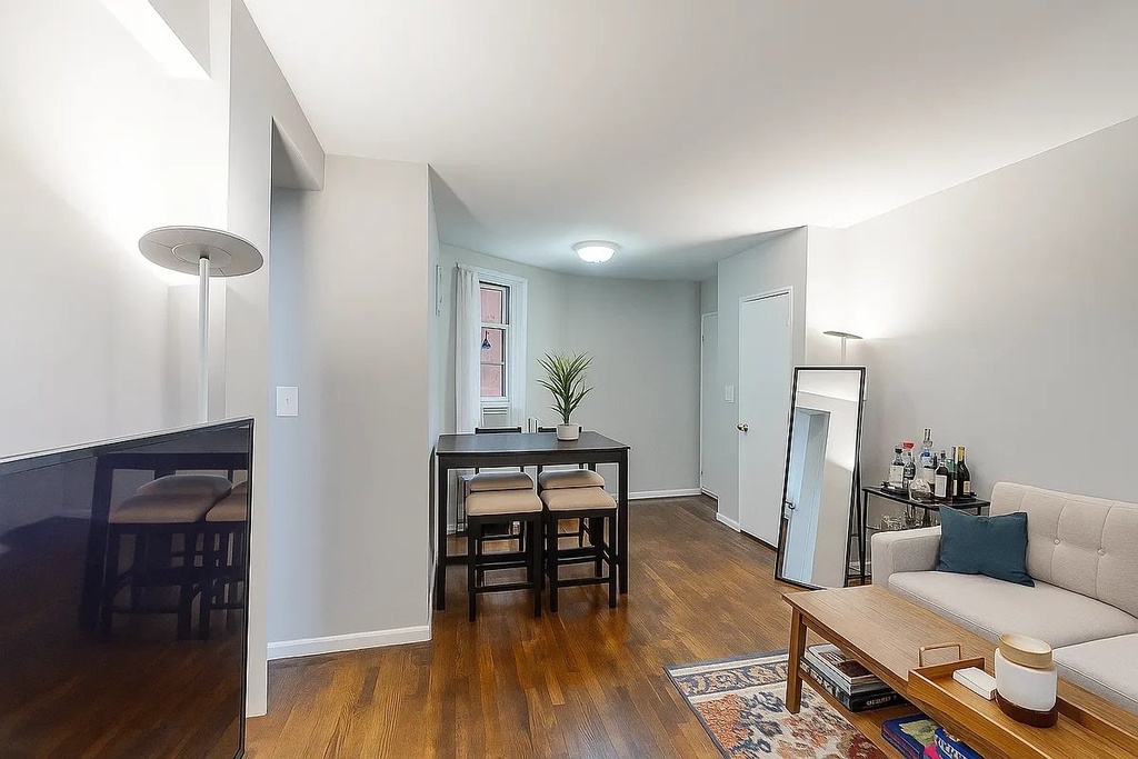 East 58th Street - Photo 5